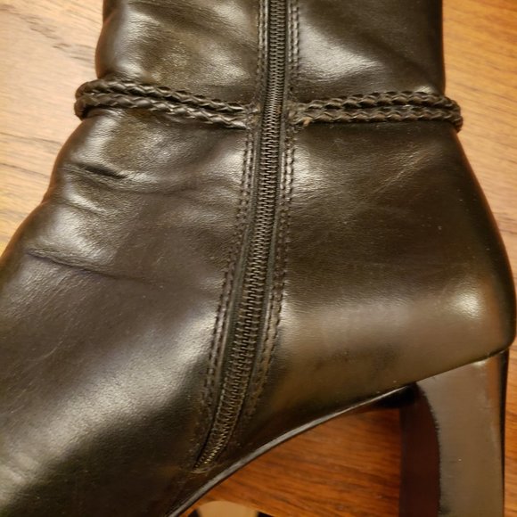 Etienne Aigner Leather Boots! - Picture 5 of 10